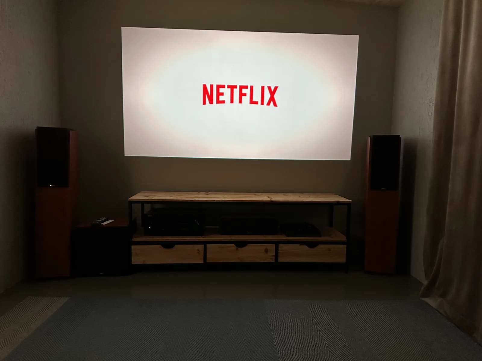 Cinema hut